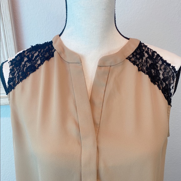 Vince Camuto Tab Laced Sleeveless Top - Picture 2 of 8